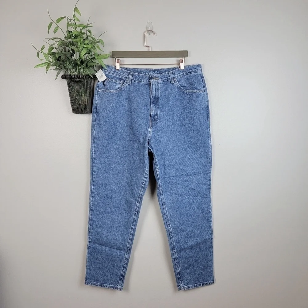 Chic NEW 90s Vintage Tapered Leg Relaxed Fit High Rise Medium Wash Mom Jeans